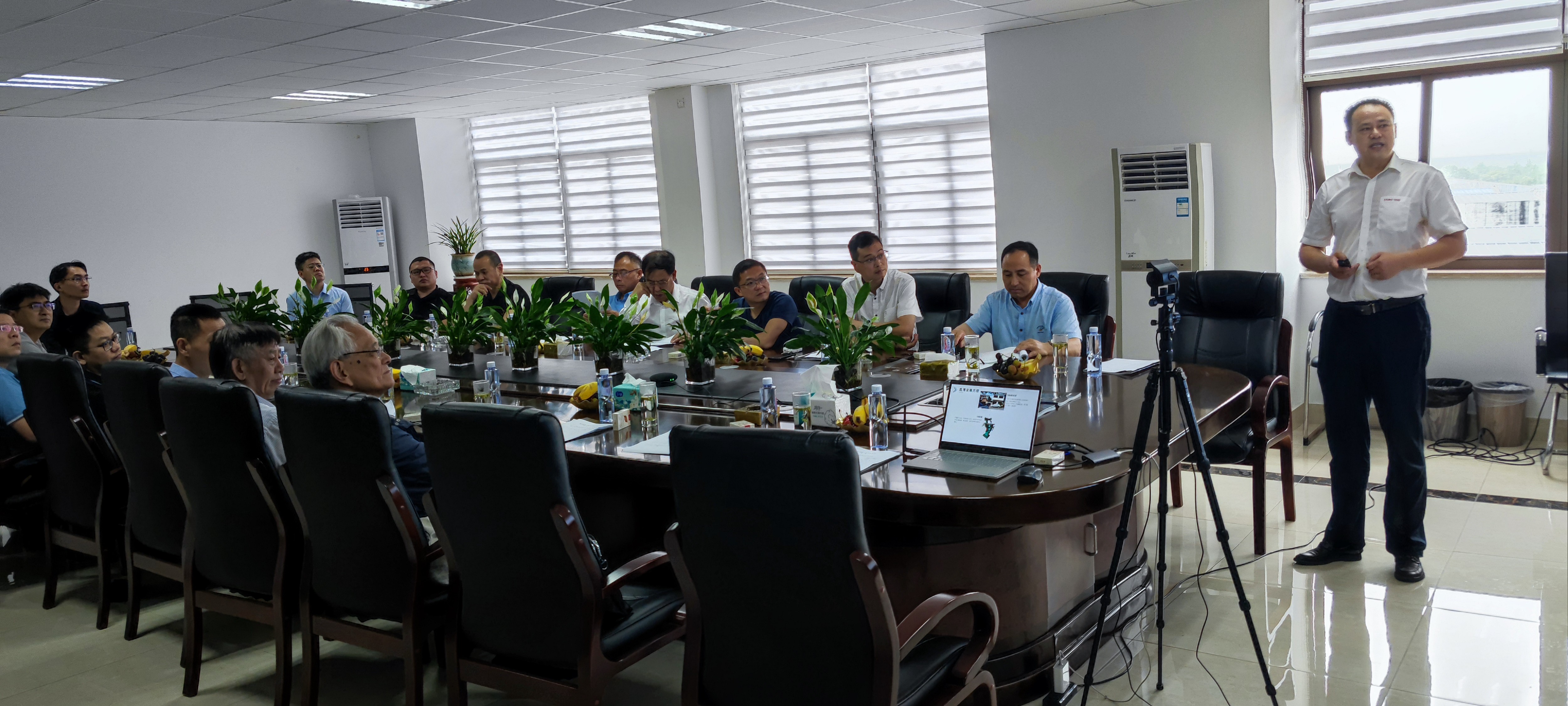 數(shù)控雕銑機(jī),模具雕銑機(jī),立式加工中心,石墨雕銑機(jī)-凱博數(shù)控 數(shù)控雕銑機(jī),模具雕銑機(jī),立式加工中心,石墨雕銑機(jī)-凱博數(shù)控